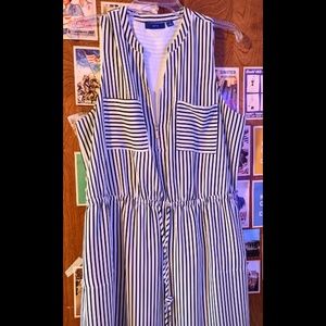 striped, white & black, no sleeve, short, pockets